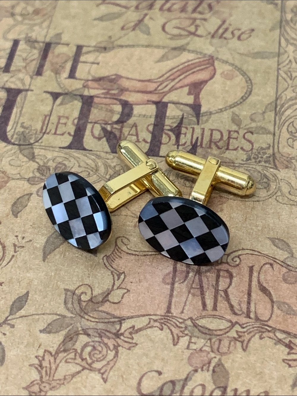 CHRISTIAN DIOR Vintage Mother of Pearl Oval Checkerboard Gold Plated Cuff Links